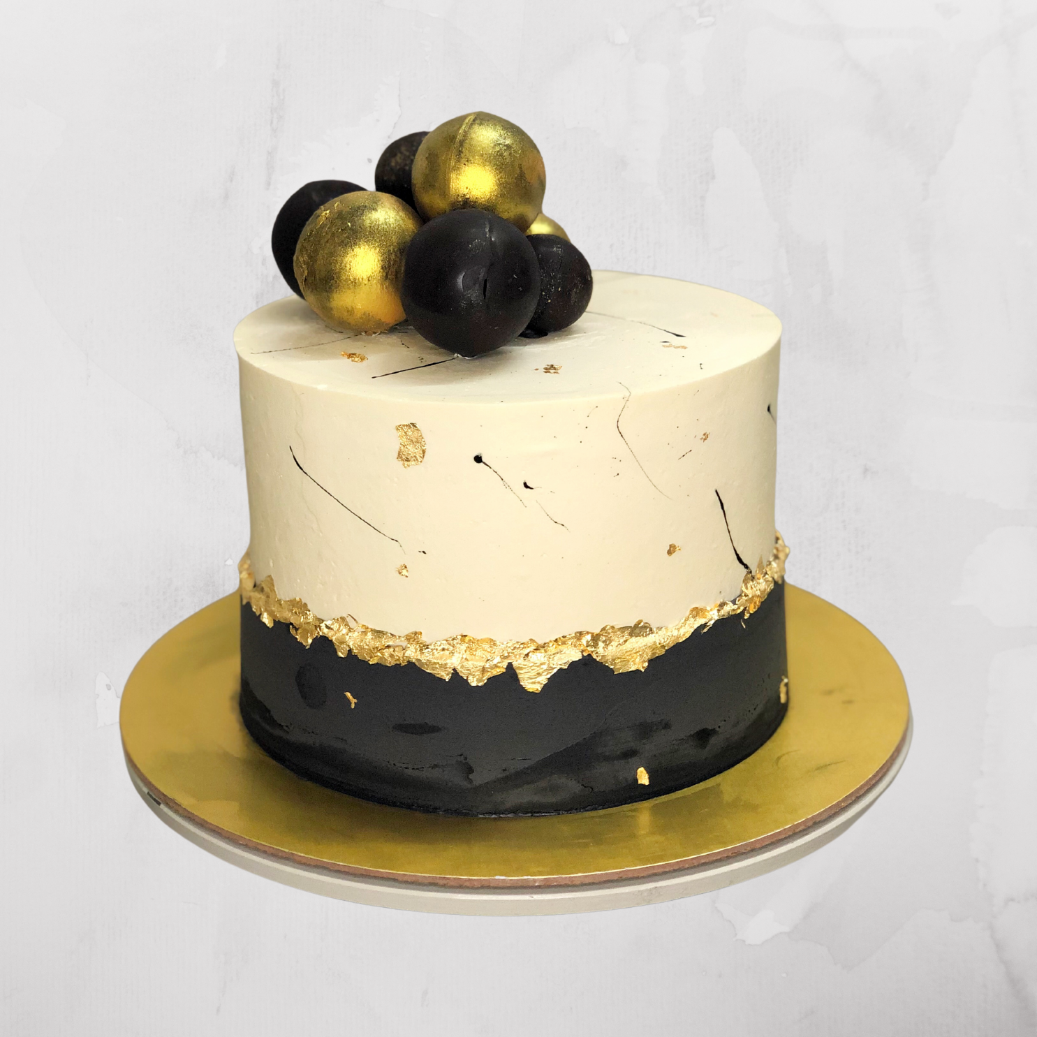 Black & Gold Luxe Ball Cake